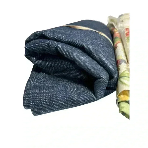 Fabric - 4 rolls of vintage floral 1 roll of dark denim 1 roll tropical floral - Picture 14 of 15